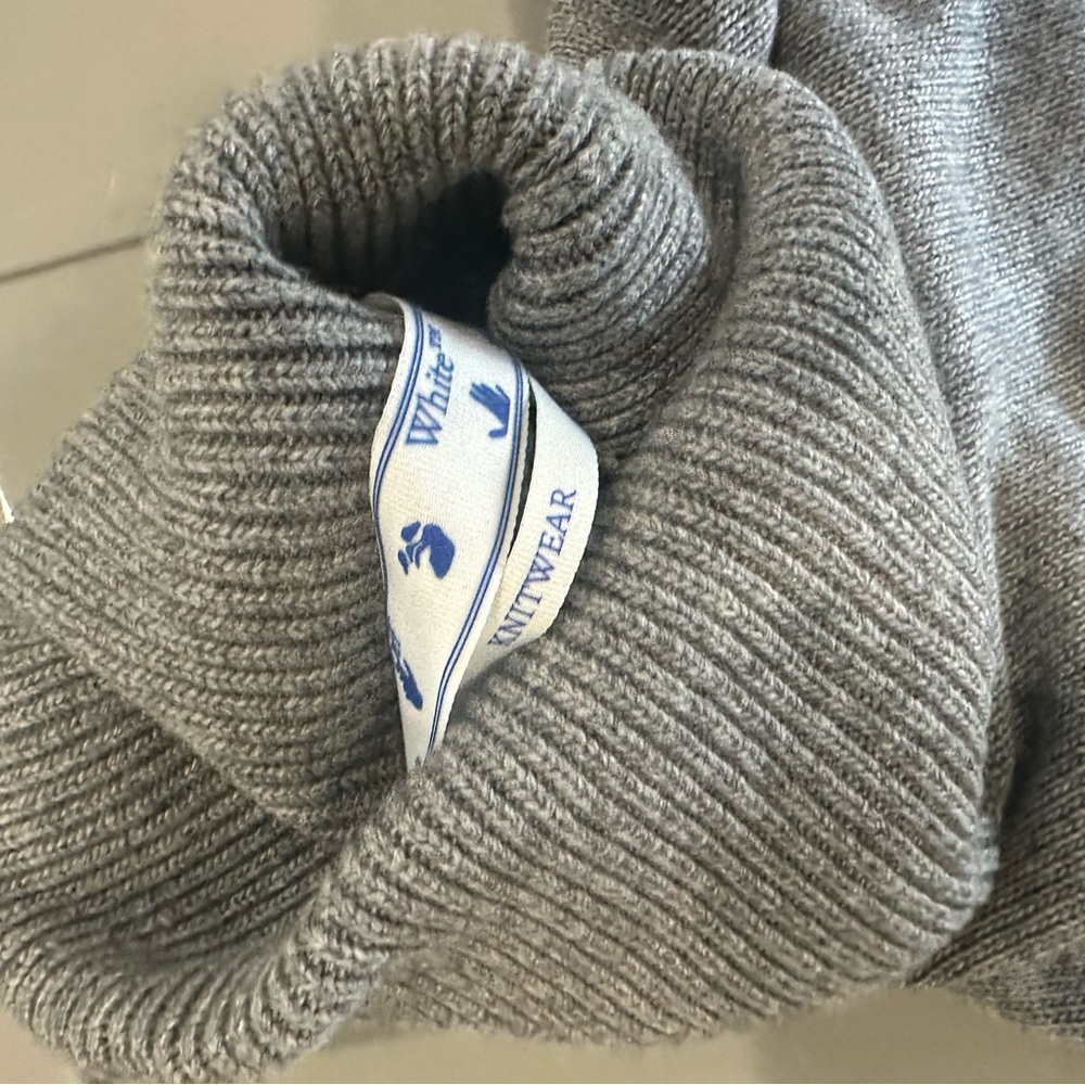 Off-White Turtle Neck Large - image 2